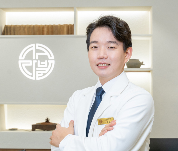 2대 대표 정윤석 원장님 이미지